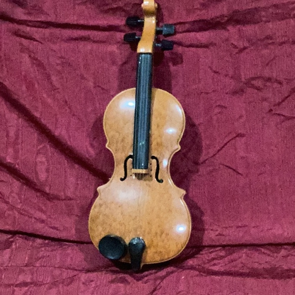 Music box violin with bow